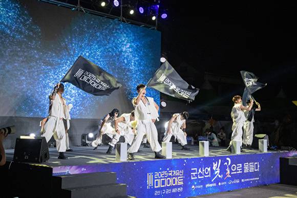 국가유산미디어아트가 진행되고 있다. [사진=군산시 ]