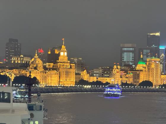 중국 상하이 와이탄의 전경. 19세기 유럽의 금융기관과 투자자들이 이곳에 몰려와 '동양의 월스트리트'라 불렸다. 박형수 기자