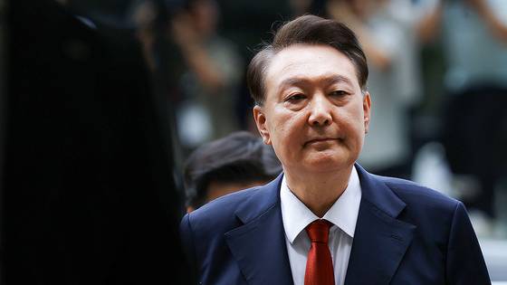 윤석열 전 대통령이 두 번째 구속 전 피의자심문(영장실질심사)를 받기 위해 9일 오후 서울 서초구 중앙지방법원으로 출석하고 있다. 뉴스1