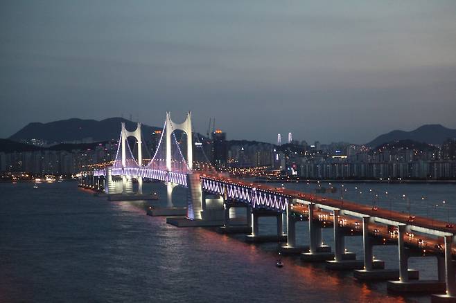 부산 광안대교. 경향신문DB