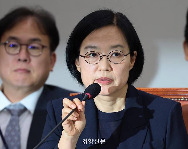 한성숙 중소벤처기업부 장관이 지난 7월 국회 산업통상자원중소벤처기업위원회에서 열린 인사청문회에서 의원 질의에 답하는 모습. 박민규 기자