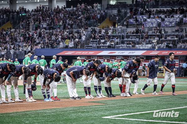 롯데 타선이 가을 야구를 눈앞에 두고 힘을 잃어 지난 13일까지 5연패에 빠졌다. 롯데 자이언츠 제공