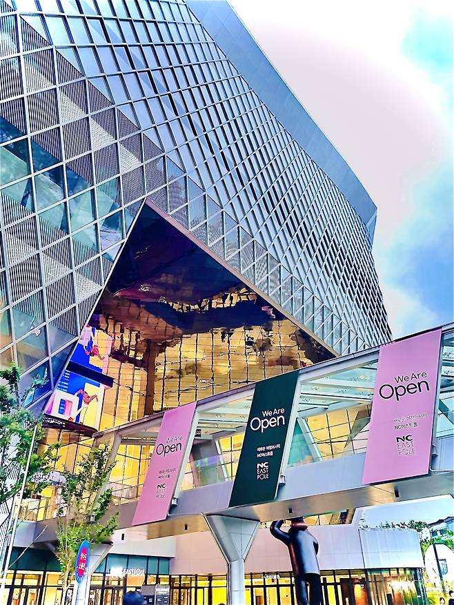 이스트폴 내 상업시설인 NC이스트폴 전경. 2호선 구의역과 전용 통로로 연결돼 있다. KT에스테이트