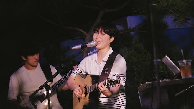 버스커 버스커 장범준이 오는 15일 오전 6시 '미라클 모닝' 공연을 개최한다. /사진=인스타그램 갈무리