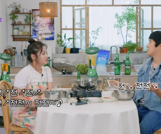 기안84가 박나래의 전 남친들을 세어 보고 있다. / 유튜브 '나래식'