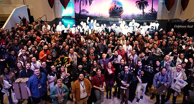 펄어비스 임직원이 모여 있는 모습 [펄어비스 채용 유튜브 ‘펄쿠르트’ 캡처]