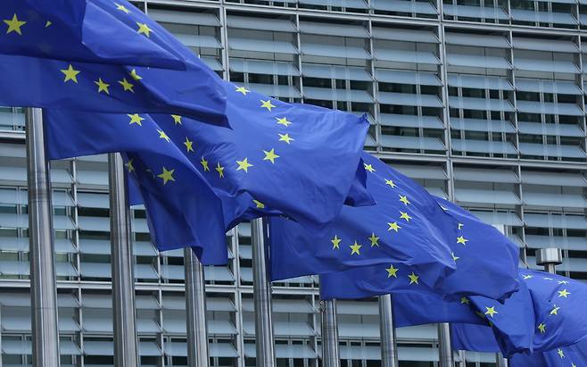 유럽연합(EU) 집행위원회 깃발들. [EPA]