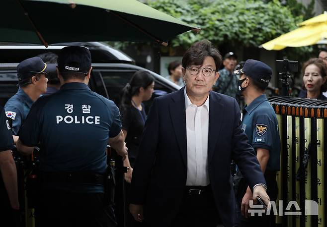 [서울=뉴시스] 김명년 기자 = 권성동 국민의힘 의원이 14일 오전 서울 여의도 중앙당사에서 열린 긴급의원총회에 참석하고 있다. 2025.08.14. kmn@newsis.com