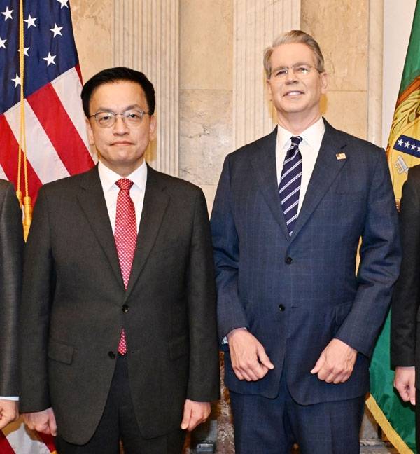 최상목(왼쪽) 전 부총리 겸 기획재정부 장관과 스콧 베선트 미국 재무부 장관.