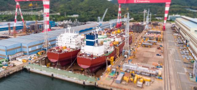 케이조선 도크에서 선박이 건조되고 있다. 사진 제공=케이조선
