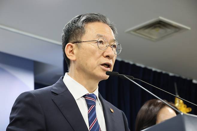 정성호&nbsp;법무부&nbsp;장관이 8월11일 서울 종로구 정부서울청사에서 8.15 광복절 특별사면 명단을 발표하고 있다. ⓒ연합뉴스