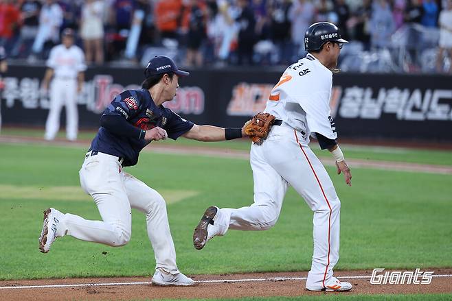 ▲ 롯데 런다운 플레이 ⓒ롯데 자이언츠