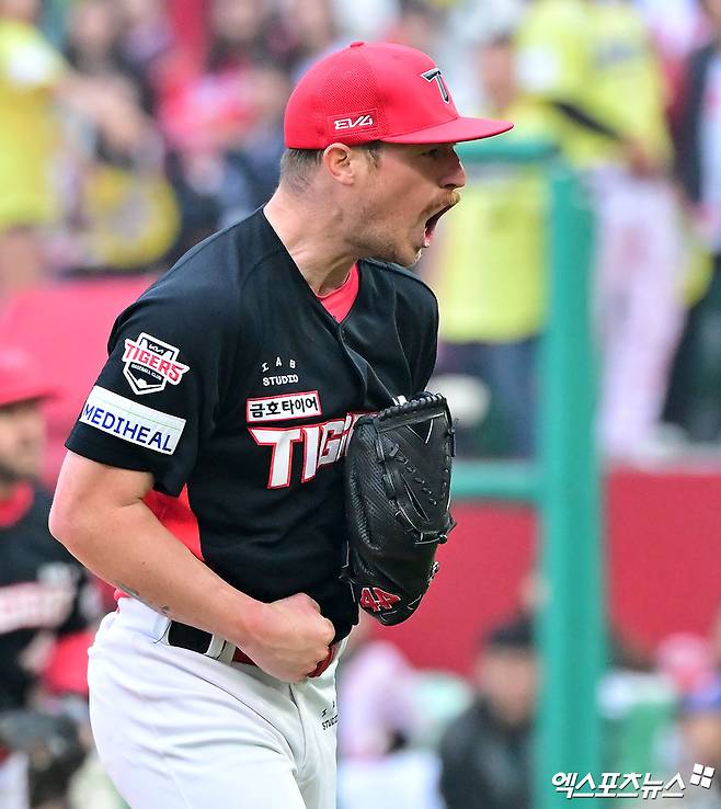 KIA 타이거즈 선발투수 애덤 올러가 올해 정규시즌 경기에서 포효하고 있다. 엑스포츠뉴스 DB