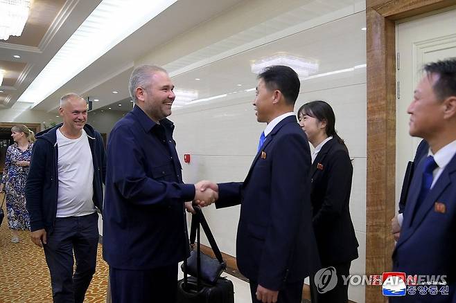 러시아 문화성 대표단 방북 (평양 조선중앙통신=연합뉴스) 북한 문화성 초청으로, 조국해방(광복) 80주년을 맞아 안드레이 말리셰프 러시아 문화성 부상(차관)을 단장으로 한 러시아 문화성 대표단이 14일 평양에 도착했다고 조선중앙통신이 보도했다. 대표단에는 러시아 인기가수 샤만 일행과 국방성 소속 전략로켓군 '붉은별' 협주단, 항공육전군 협주단 등이 포함됐다. 2025.8.14 
    [국내에서만 사용가능. 재배포 금지. For Use Only in the Republic of Korea. No Redistribution] nkphoto@yna.co.kr