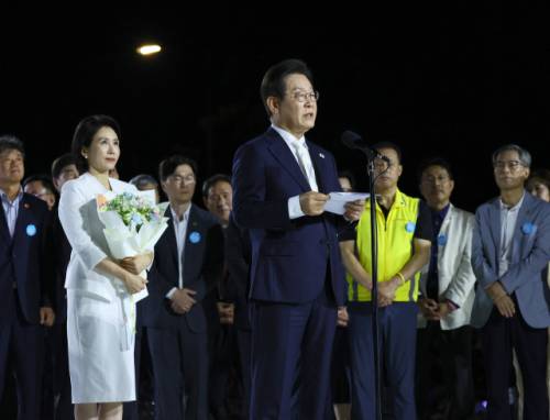 이재명 대통령이 15일 서울 세종대로 광화문광장에서 열린 제21대 대통령 국민임명식