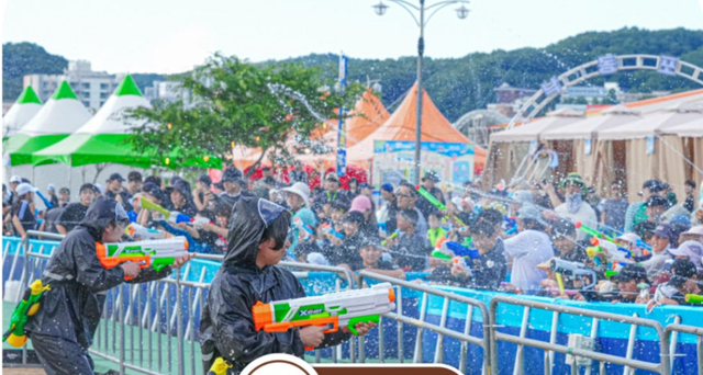 싸이의 흠뻑쇼만 흠뻑축제가 아니다. 2025 안동 수페스타도 낙동강변에서 흠뻑 축제를 즐기기에 충분했다. 안동시청 홈페이지 제공.