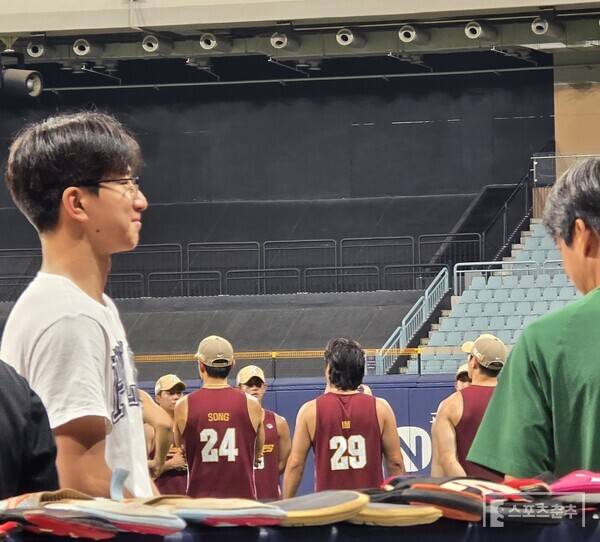 키움 마무리 주승우가 수술 전 선수단에 인사를 하러 15일 고척돔을 찾았다. (사진=스포츠춘추 황혜정 기자)