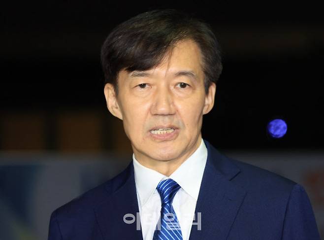 [이데일리 노진환 기자] 조국 조국혁신당 전 대표가 이재명 정부의 광복절 특별사면으로 15일 자정 서울 구로구 서울남부교도소에서 출소, 소감을 밝히고 있다.