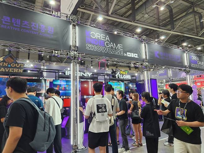 - 메인 스폰서 콘텐츠진흥원에서 낸 부스도 많은 사람들이 몰렸다&nbsp;