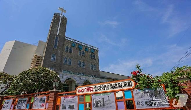 부산 초량교회. 1892년 선교사 윌리엄 베어드가 설립한 부산 최초의 교회이며 선교사에 의해 설립된 한강 이남 최초의 교회다.(한국관광공사 제공)