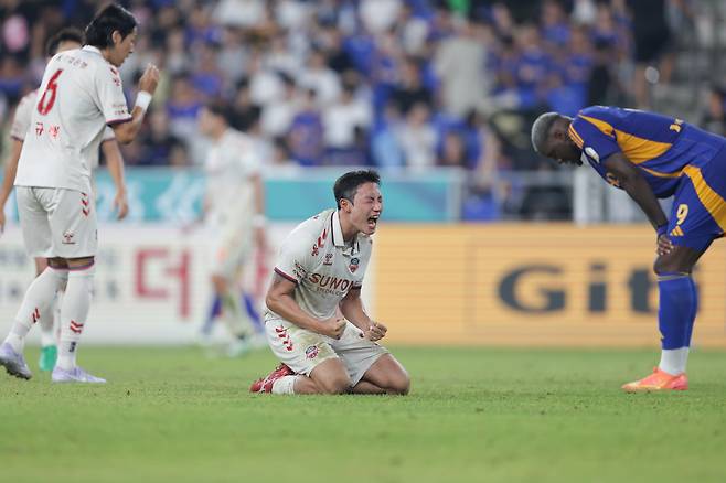 Ulsan Munsu Soccer Stadium/ K League 1/ Ulsan HDFC VS Suwon FC/ Suwon Easy Sol/ End of Gyeonggi/ Win/ Roar/ Joy/ Photo