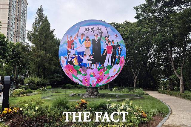 서울 송파구(구청장 서강석)가 광복 80주년을 기념해 구의 랜드마크 ‘더 스피어(The Sphere)’에서 특별한 광복절 기념 영상을 선보인다. /송파구청