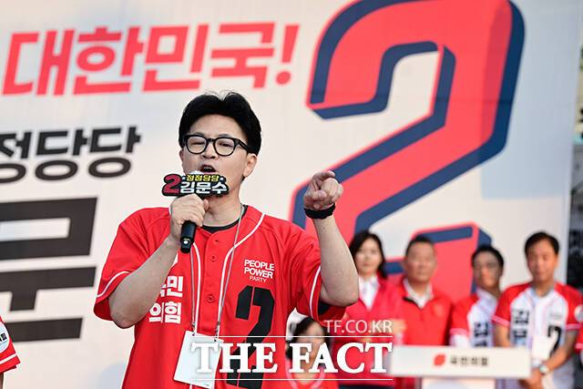 한동훈 전 국민의힘 대표가 지난 5월 26일 오후 서울 도봉구 방학사거리에서 열린 김문수 국민의힘 대선 후보의 노원·도봉·강북 집중유세 현장을 찾아 발언하고 있다. /남윤호 기자