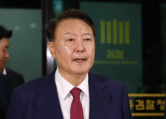 Former President Yoon Suk-yeol leaves the Seoul High Prosecutors’ Office in Seocho District on July 5, 2025, after a second in-person questioning by the special prosecutor investigating alleged insurrection./News1