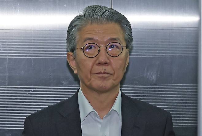 김홍균 전 외교부 차관이 15일 오전 서울 서초구 순직 해병 특검 사무실에 참고인 조사를 받기 위해 출석하고 있다. /뉴스1