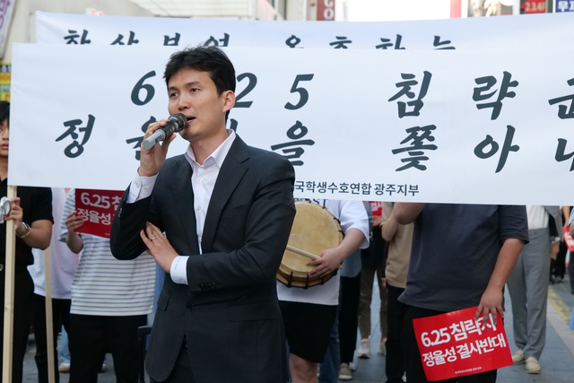 지난 2023년 당시 더불어민주당 강기정 광주광역시장 등을 향해 광주에서의 ‘중국 3대 음악가’ 정율성 기념사업 철회를 촉구하는 박은식 호남대안포럼 공동대표.<박은식 전 국민의힘 광주 동남을 국회의원 후보 페이스북 사진>