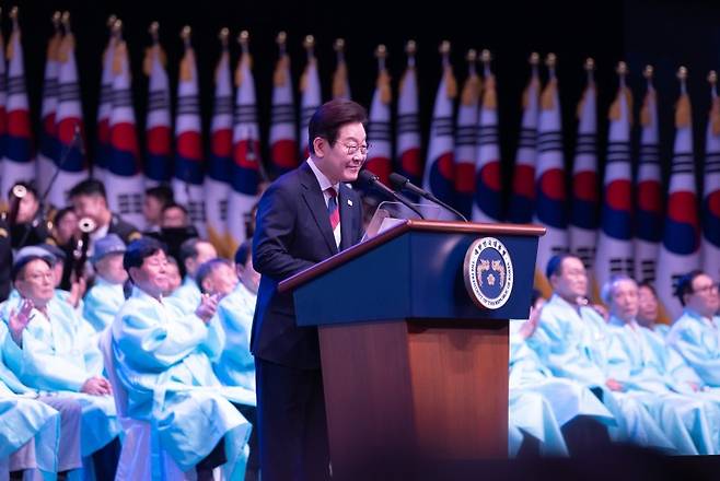 이재명 대통령이 15일 서울 종로구 세종문화회관에서 열린 제80주년 광복절 경축식에서 경축사를 하고 있다. 대통령실 제공