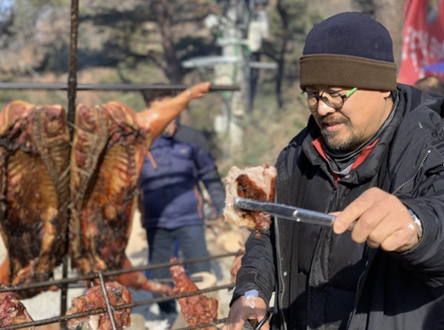 차영기 대표는 "바비큐는 원시 음식"이라며 "저 불에서 익어가는 고기를 먹으면 내일은 살 수 있다는 절실함과 확신, 그게 바비큐의 본질"이라고 말했다. 차영기 제공