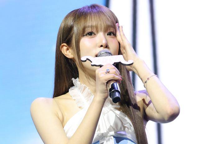 가수 최예나(YENA)가 브라운 아이드 걸스 미료와 협업에 나선데 이어 음악 방송을 통해 특별한 컬래버 무대를 선보인다. 뉴스1