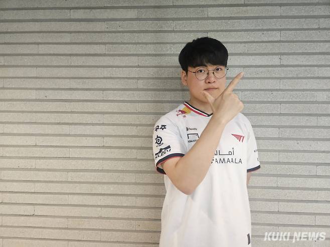 ‘구마유시’ 이민형이 5일 서울 종로구 LCK 아레나에서 열린 2025 LoL 챔피언스 코리아(LCK) 정규 시즌 4라운드 한화생명e스포츠와의 경기가 끝난 뒤 쿠키뉴스와 인터뷰를 하고 있다. 송한석 기자