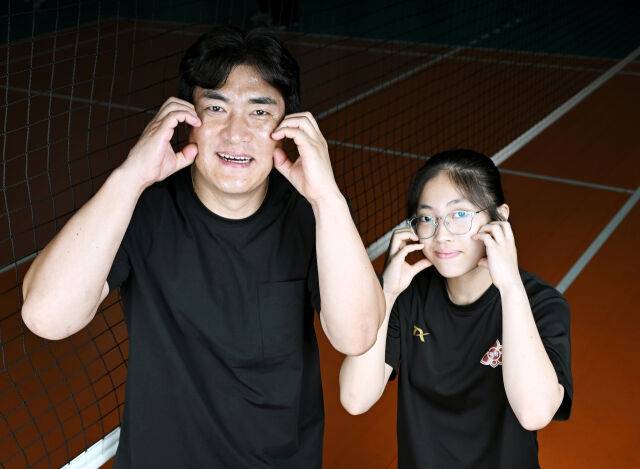 '아빠'와 '막내딸'./더발리볼