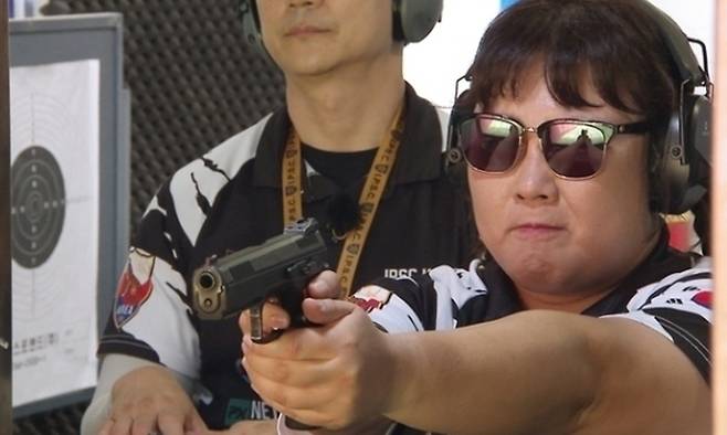 사격 중인 김민경. IHQ 제공