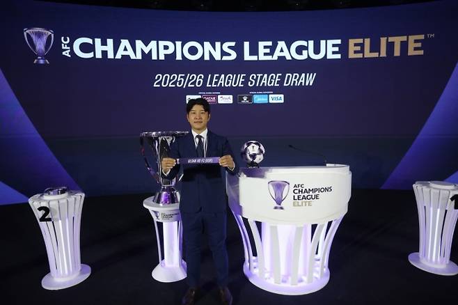 Park Joo -ho, who retired from Ulsan HD at the ACLE draw ceremony held on the 15th, came out as a draw assistant. Ulsan HD provided