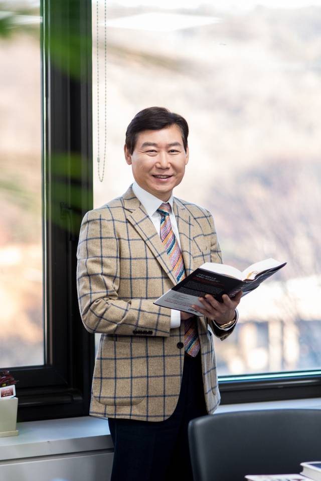 곽진오 한국디스플레이 아카데미 초대원장 겸 동진쎄미켐 부회장.