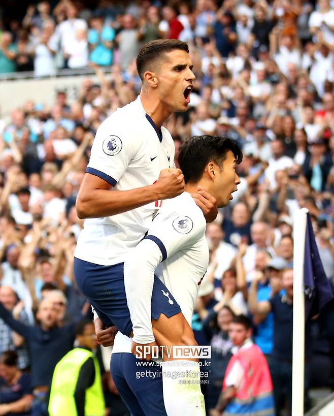 ▲ 라멜라는 현역 은퇴와 동시에 새로운 길을 걸어가게 된다. 과거 리버 플레이트 시절 팀 동료였으며, 최근 AEK에서 함께했던 알메이다 감독의 부름을 받아, 다가오는 2025-26시즌부터 세비야의 코칭스태프로 합류할 예정이다.&nbsp;