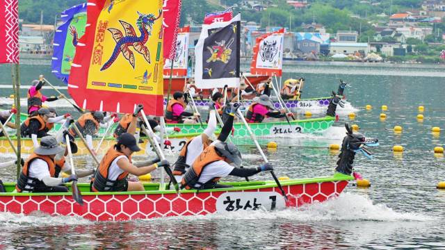 제16회 통영시장배 전국 거북선 노젓기 대회. 부산일보DB