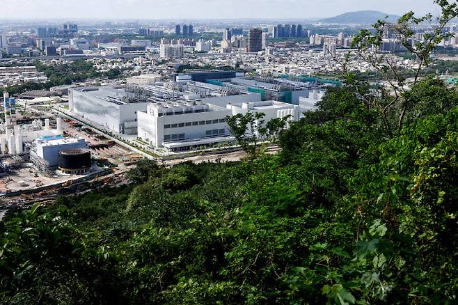 대만 가오슝에 있는 대만 반도체 제조 회사(TSMC) 제조 공장의 전반적인 모습. (사진=로이터)