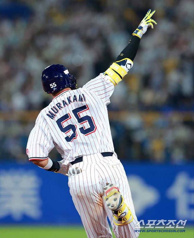 무라카미는 지난 7월 29일 1군에 복귀해 16경기에서 6홈런을 터트렸다. 이 기간에 꼴찌 야쿠르트는 8승8패를 기록했다. 사진캡처=야쿠르트 스왈로즈 SNS