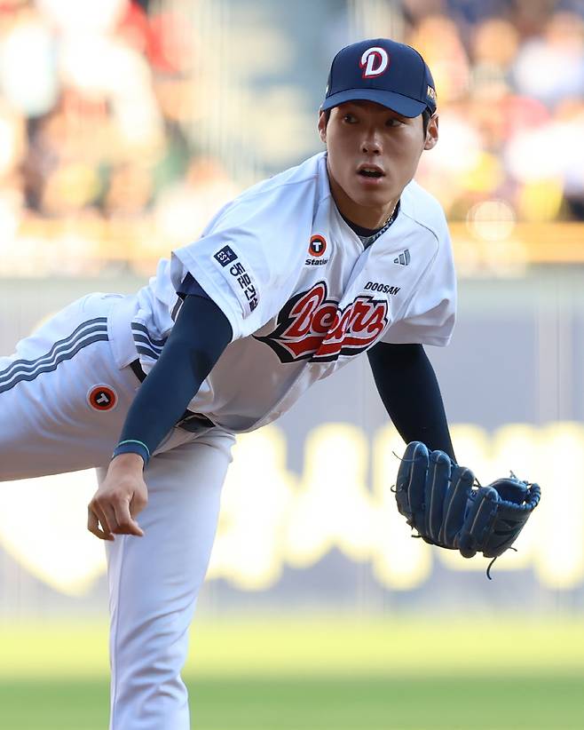 두산 베어스 윤태호가 데뷔전에서 구단 역대 3번째 역사를 썼다. 사진제공=두산 베어스
