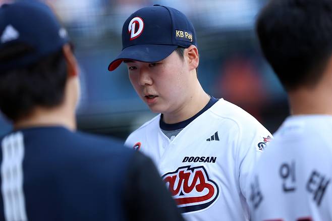 손톱이 갑자기 깨져 교체된 두산 베어스 좌완 최승용. 사진제공=두산 베어스