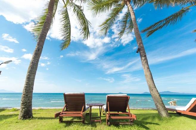 오는 10월 10일이 임시공휴일로 지정될 수 있다는 기대감이 높아지고 있으나, 정부는 "검토조차 하지 않고 있다"고 선을 그었다. 사진은 해외여행지로 인기 높은 베트남. 게티이미지