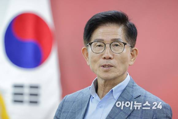 김문수 국민의힘 당대표 예비후보가 28일 오후 서울 여의도 국민의힘 서울시당에서 열린 당원간담회에서 발언을 하고 있다.