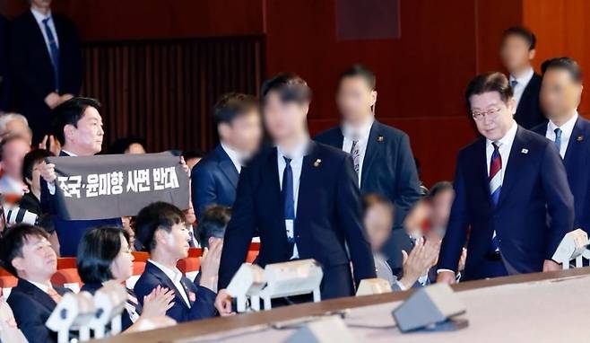 15일, 안철수 의원이 광복절 경축식장에서 기립 시위를 하는 모습. (본인 페이스북 캡처)