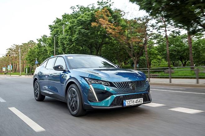 푸조 408 하이브리드./사진=스텔란티스코리아