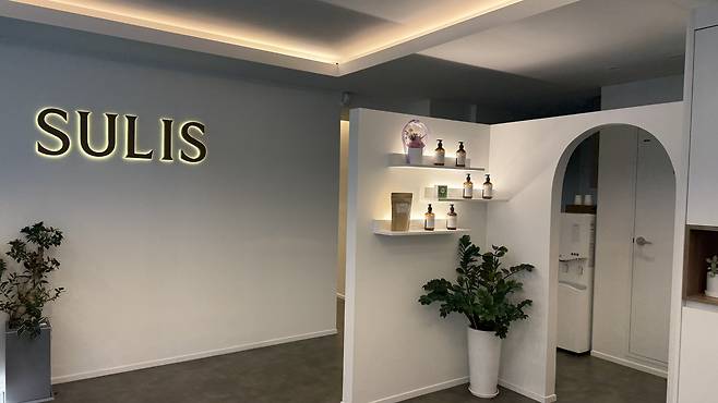 The lounge of seshin shop Sulis in northern Seoul’s Eunpyeong District [WOO JI-WON]