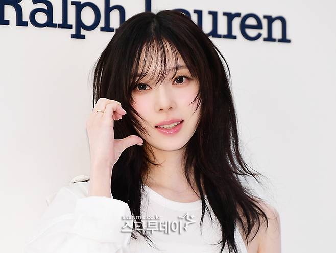 그룹 에스파의 윈터가 지난 7월 28일 성남시 백현동 현대백화점 판교점에서 열린 브랜드 ‘폴로 랄프 로렌’ 포토행사에 참석해 포즈를 취하고 있다. <강영국 기자>